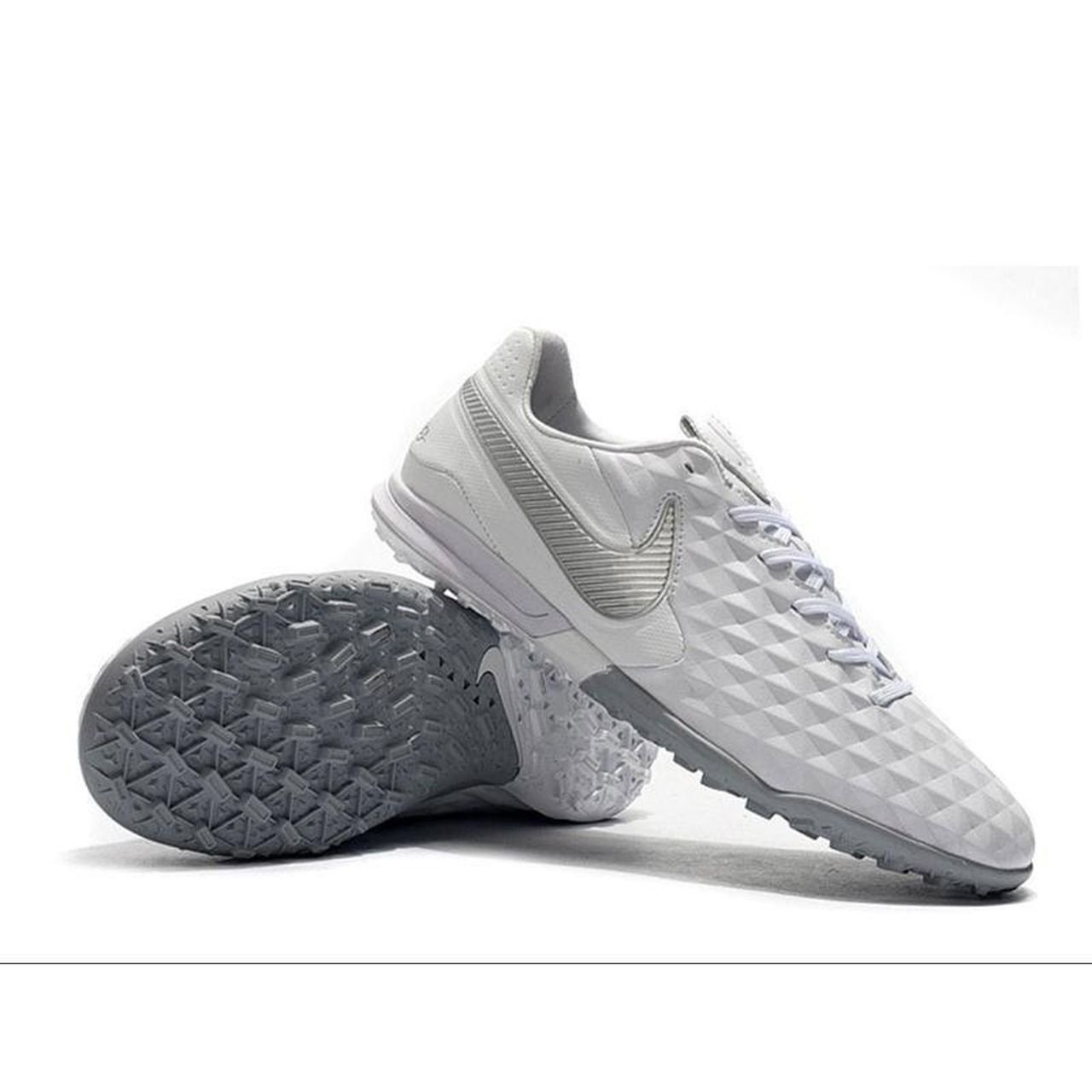 Sarakanojka Nike Tiempo 8